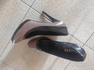 scarpe con tacco colore tortora e nero