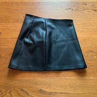 Gonna in simil pelle