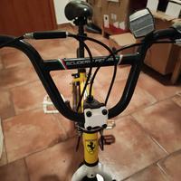 bici acrobatica scuderia ferrari