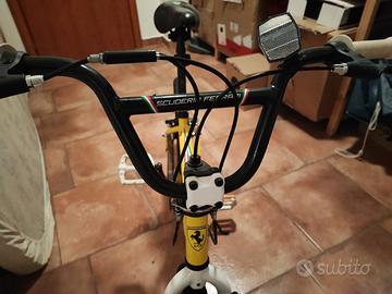 bici acrobatica scuderia ferrari