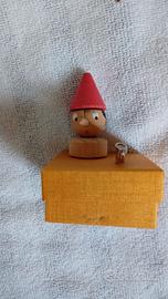 Pinocchio in legno con carillon