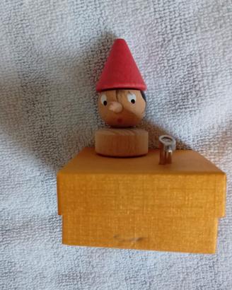 Pinocchio in legno con carillon