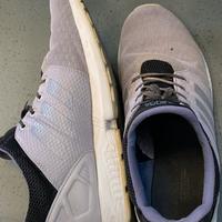 Adidas con soletta inferiore leggermente scollata
