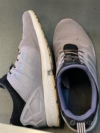 Adidas con soletta inferiore leggermente scollata