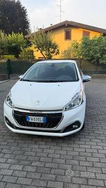 Peugeot 208- immatricolata 03.2017 - 5500€
