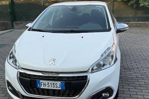 Peugeot 208- immatricolata 03.2017 - 5500€