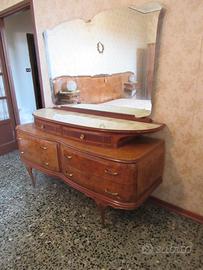 Cassettiera vintage con specchio