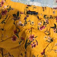 Vestito floreale fondo giallo Bershka