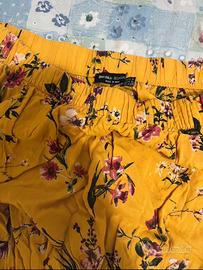 Vestito floreale fondo giallo Bershka