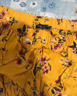 Vestito floreale fondo giallo Bershka