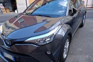 Toyota C-HR (active)