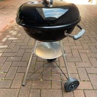 Barbecue a carbone compact