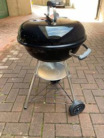 Barbecue a carbone compact