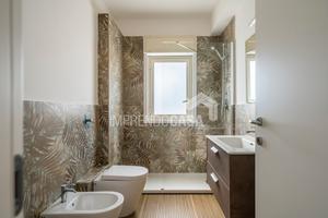 4 vani 95 mq, con P. Auto - 9° Piano. Corso Calata