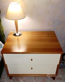 2 Comodini + 2 abat jour + 1 piantana