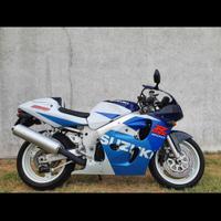 Suzuki gsx r srad 600 solo 2500 km iscritta fmi