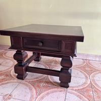 Tavolino in legno con cassetto