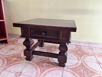 Tavolino in legno con cassetto