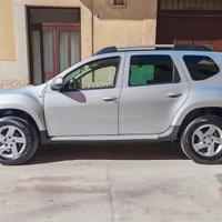 Dacia Duster grigio metallizzato Diesel