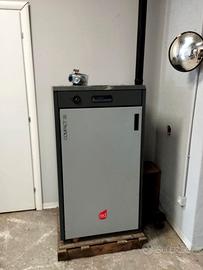 CADAIA A PELLET MCZ 35 KW RED COMPACT