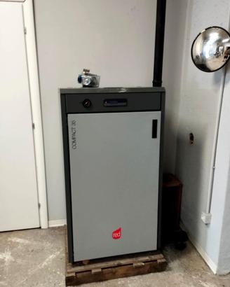 CADAIA A PELLET MCZ 35 KW RED COMPACT