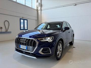 AUDI Q3 35 TDI S tronic Identity Black