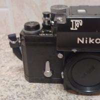 corpo macchina fotografica Nikon F con photomic