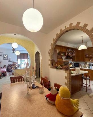 Appartamento di 100 m² con più di 5 locali e box a
