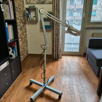 Lampada estetista con lente di ingrandimento 