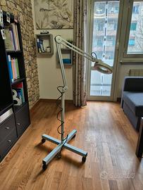Lampada estetista con lente di ingrandimento 