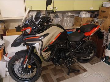 Moto Benelli TRK 702X