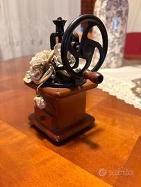 Macinapepe d'epoca decorativo a manovella