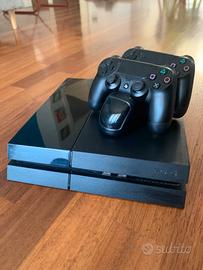PlayStation 4 + 2 joypad + 5 giochi +base ricarica