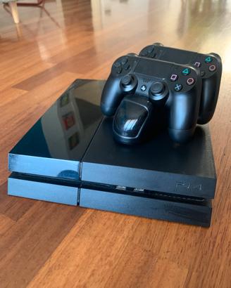 PlayStation 4 + 2 joypad + 5 giochi +base ricarica