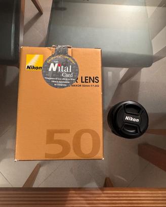 Nikon AF-S Nikkor 50mm f/1.8G Nital con paraluce