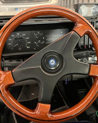 Volante vintage in legno