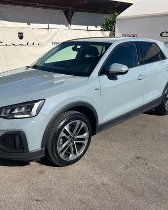 AUDI Q2 30 TDI S tronic Identity Black