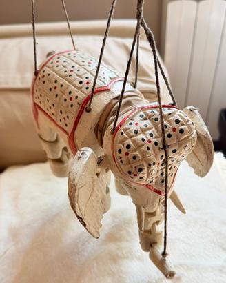 Elefante marionetta vintage in legno