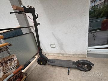 Monopattino Elettrico Xiaomi Mi M365 + Accessori