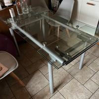 Tavolo in vetro allungabile