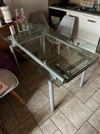 Tavolo in vetro allungabile