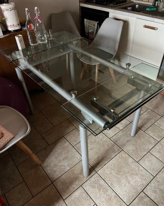 Tavolo in vetro allungabile