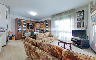 AMPIO QUADRILOCALE CON DOPPI SERVIZI, BALCONE, BOX