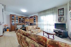 AMPIO QUADRILOCALE CON DOPPI SERVIZI, BALCONE, BOX