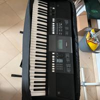 Pianola yamaha E423