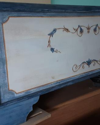 Cassapanca in legno decorata