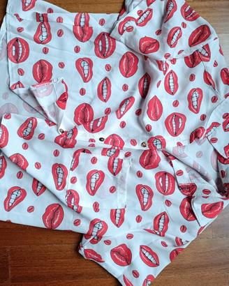 camicia con stampa a baci 