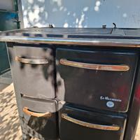STUFA A LEGNA CON FORNO. GHISA. 4 PORTE