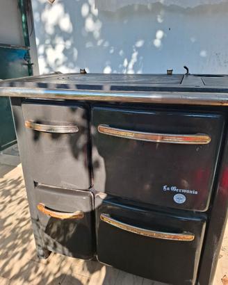 STUFA A LEGNA CON FORNO. GHISA. 4 PORTE
