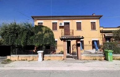 Immobile in asta di 345 m² con più di 5 locali e b